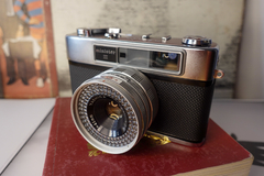 Yashica Minister III con lente Yashinon 45 mm f 2,8
