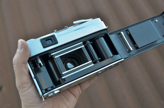 Minolta A5 con optica Rokkor 45 mm f2,8 y estuche original - Oeste Analogico