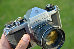 Asahi Pentax SV con lente Super Takumar 55 mm f2 y estuche original