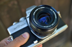 Minolta SRT 100x con optica Rokkor 28mm f 3,5