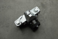 Ricoh Singlex TLS con Rikenon 50 mm f 2 - Oeste Analogico