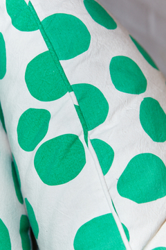 ALMOHADON 60X60 / LUNARES VERDE - comprar online