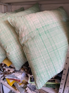ALMOHADON 60X60 / GRILLA DOBLE VERDE