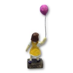 MH276 - Menina segurando balão vermelho - Laitos