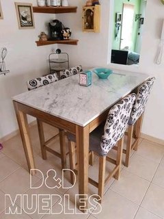 Mesa Barra De Petiribi Desayunador Carrara + Banquetas. - D&D Muebles