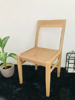 Silla de petiribi tejidas con hilo kraft