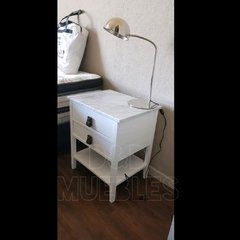 Mesa De Luz Laqueada Con Tapa De Mármol Carrara - D&D Muebles