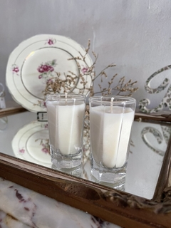 Vela vintage en vaso octogonal antiguo  - Vanessa Sivulosky