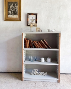 Mueble biblioteca baja postigos antiguos vintage