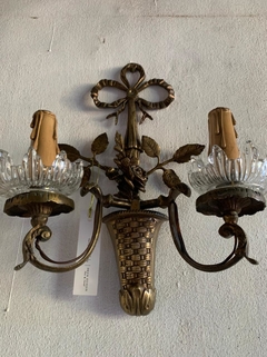 Aplique de Pared Canasto y Flores Antiguo Bronce - Vanessa Sivulosky