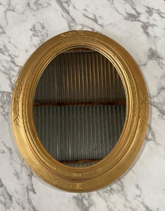 Espejo Antiguo Ovalado de Madera Tallada