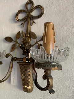 Aplique de Pared Canasto y Flores Antiguo Bronce