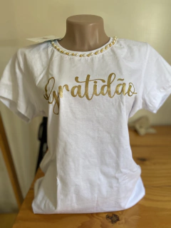 Blusa Gratidão com pérolas na gola