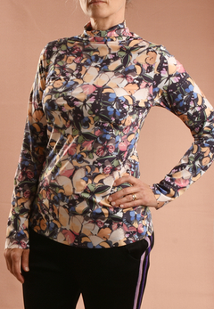Blusa Gola Alta Borboletas Coloridas - Visto Vida - Viver de forma Intencional 