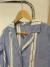 Camisa multimarca crop detalle de nudo T.S - comprar online