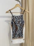 Blusa Ossira estampa T.L en internet