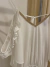 Mono multimarca detalle cuello strass y mangas caídas T.M - comprar online