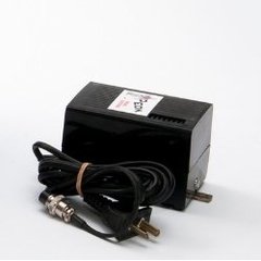 PF-300 Convertidor p/cercas eléctricas 12 Vcc de 300 km PEON 3 A
