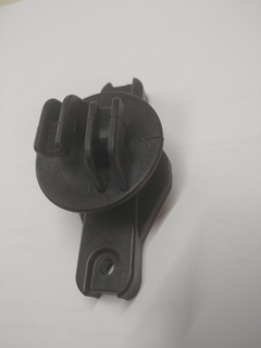 AG0030 Aislador Plástico Tipo W Negro Peón - comprar online
