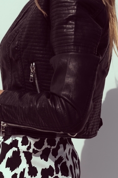 CAMPERA CUERO LOBA IMPORTADA - Sentite Guapa