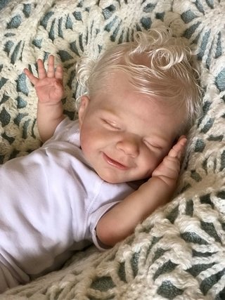 Bebê Reborn Boneca April Dormindo Menina Recém Nascida