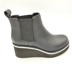 BOTA CORTA ALE CUERO NEGRO