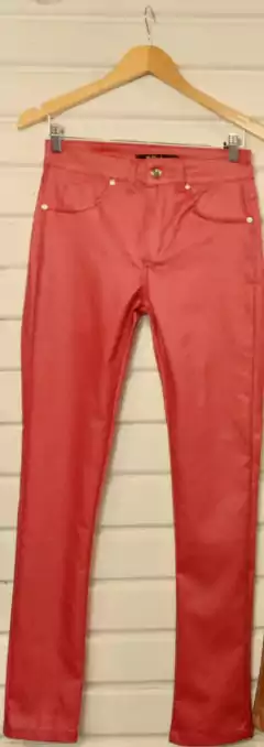 PANTALON ENGOMADO CHUPIN COLOR ROJO