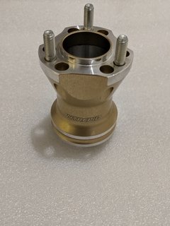 maza trasera magnesio eje 50mm largo 95 mm para Intrepid MS3 Cruiser - GC RACING