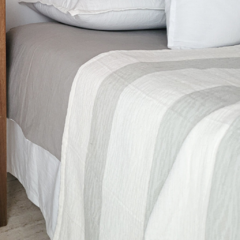 PIE DE CAMA RAYAS